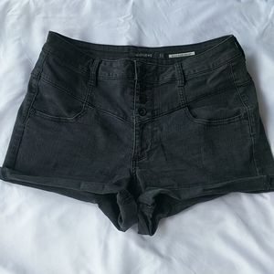 Hot Topic Blackheart shorts size 11